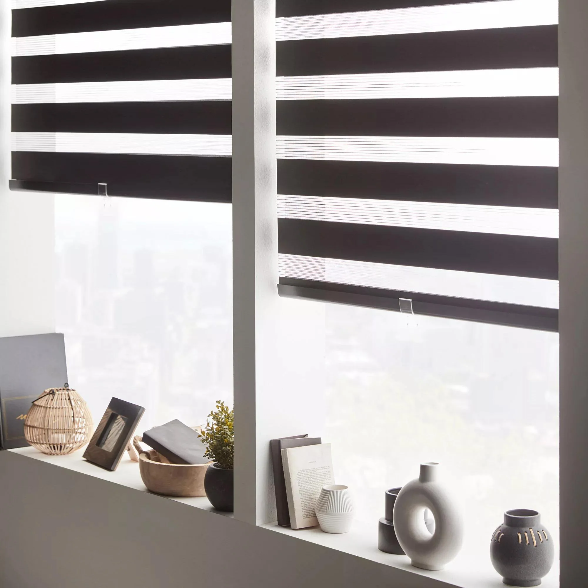 Black Cordless Sheer Shade - Image 4