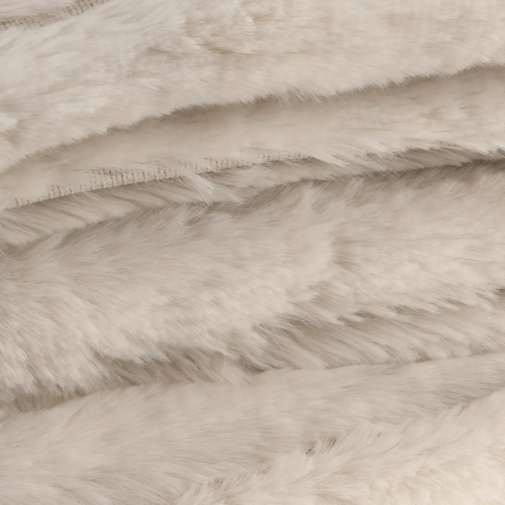 Oatmeal Cougar Faux Fur Throw - Image 5