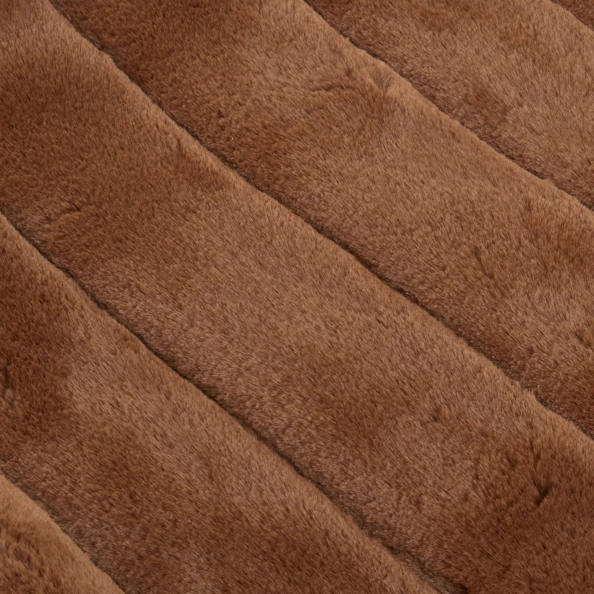 Rust Cougar Faux Fur Throw - Image 3