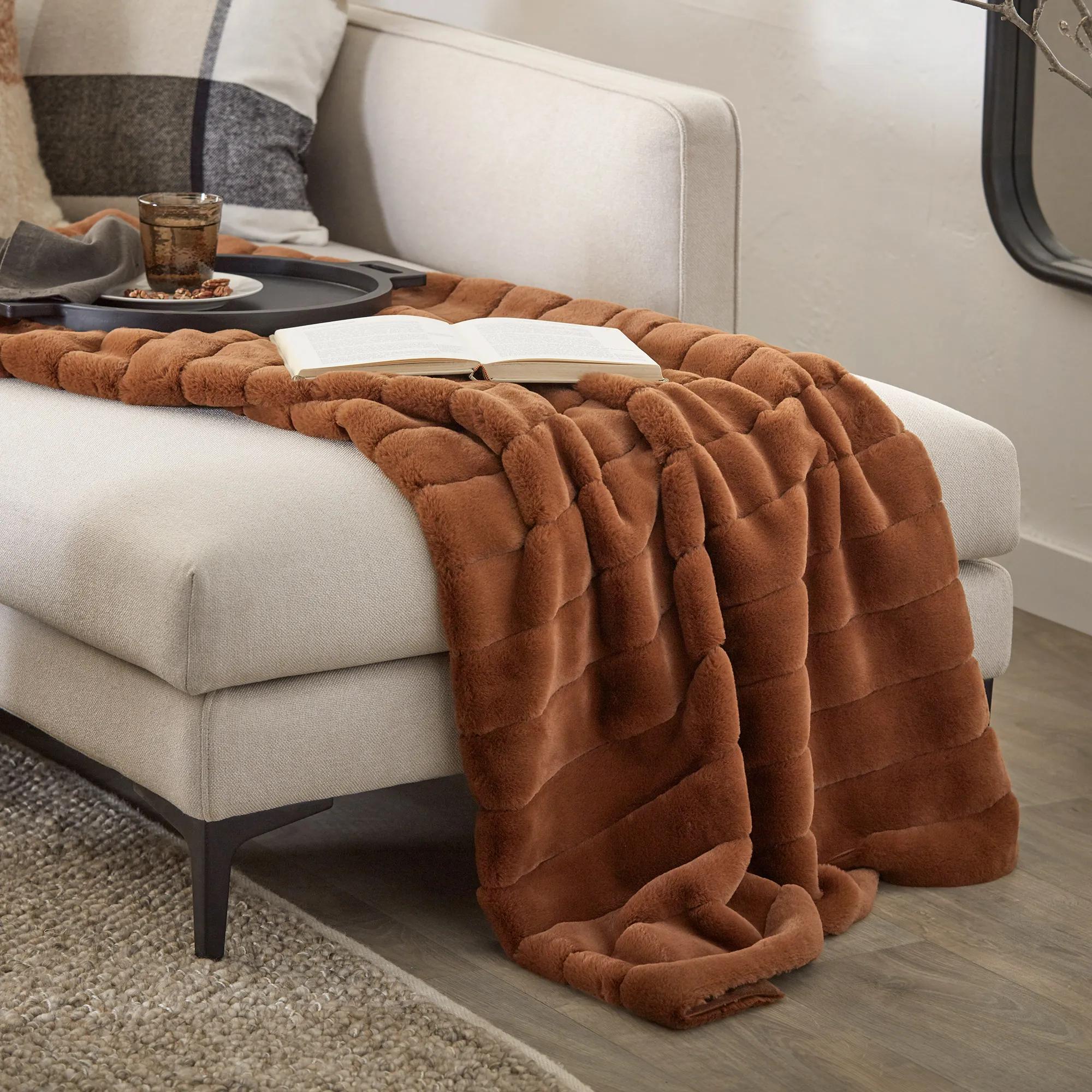Rust Cougar Faux Fur Throw - Image 4