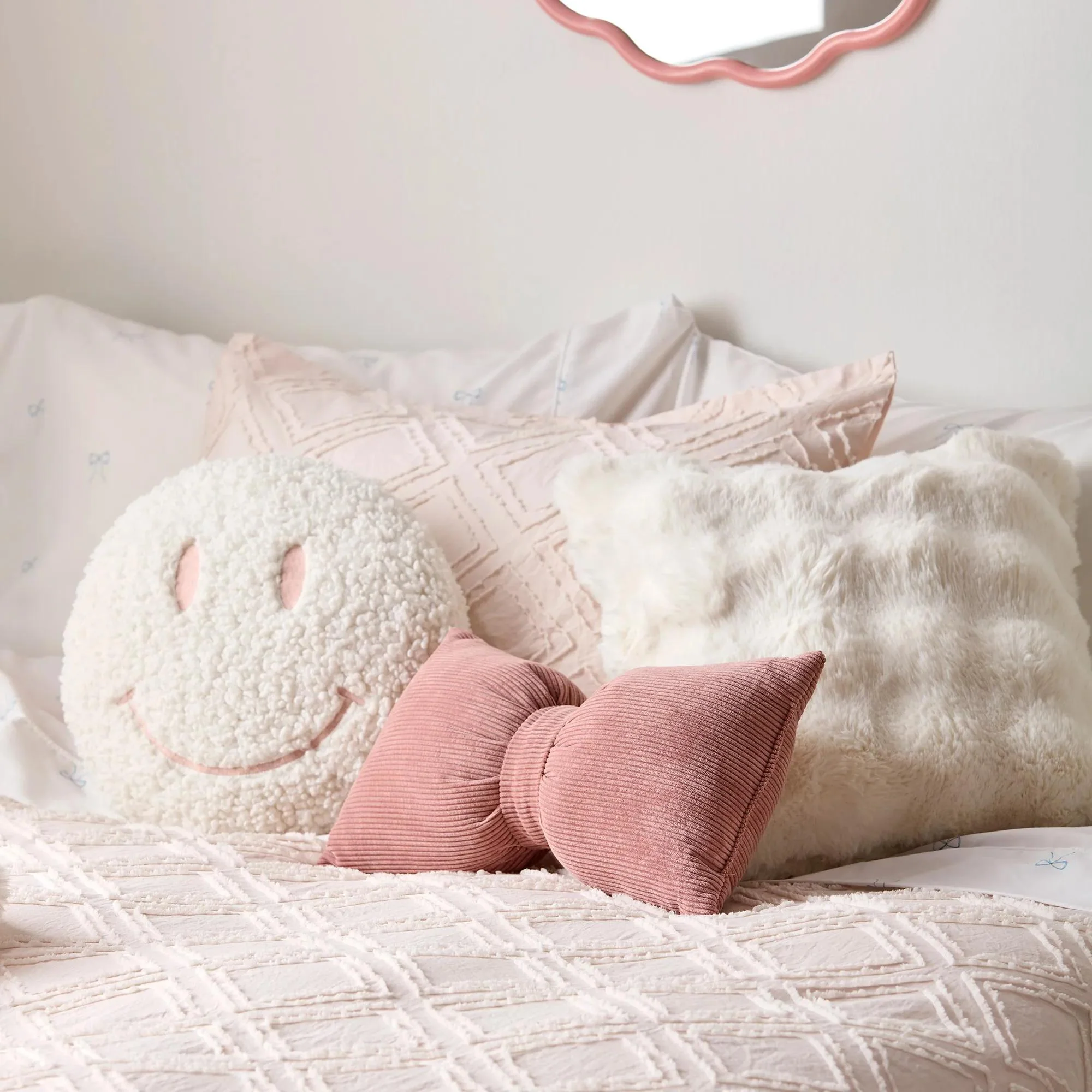 Della Decorative Pillow - Image 10