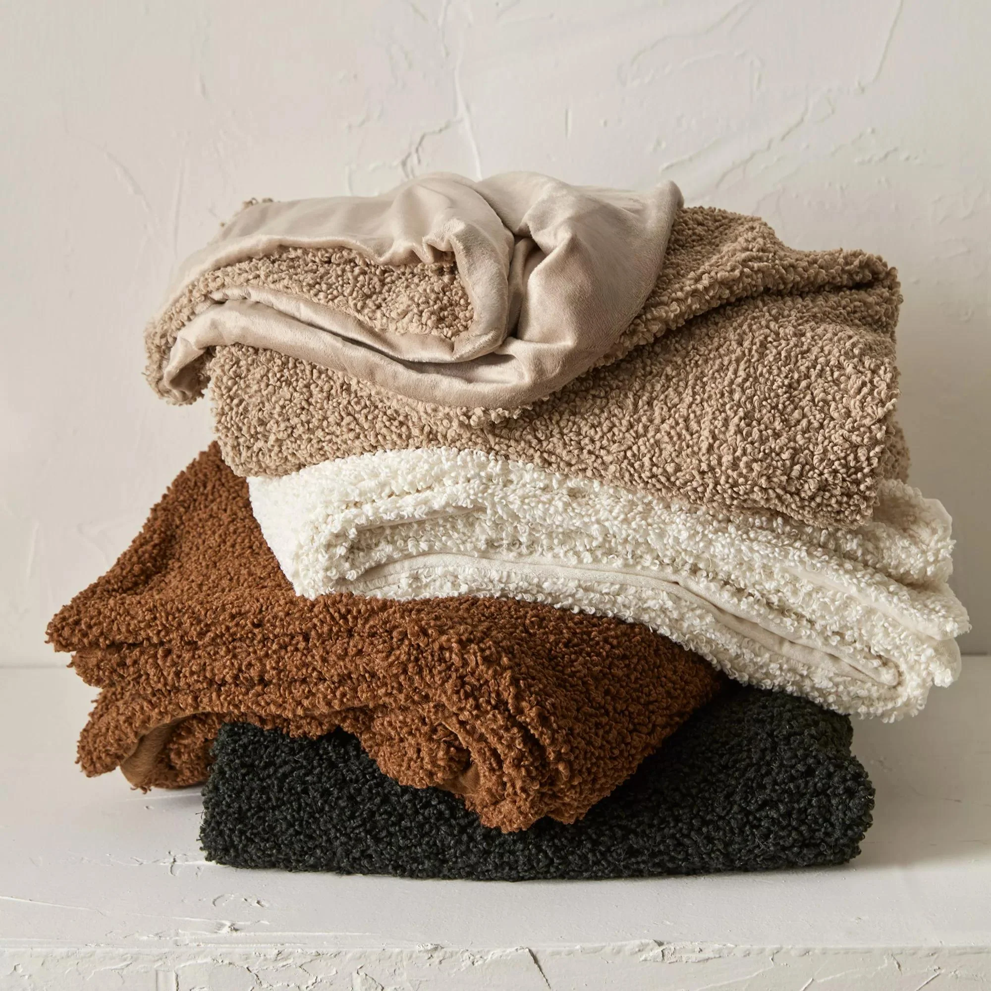 White Doodle Boucle Throw - Image 4