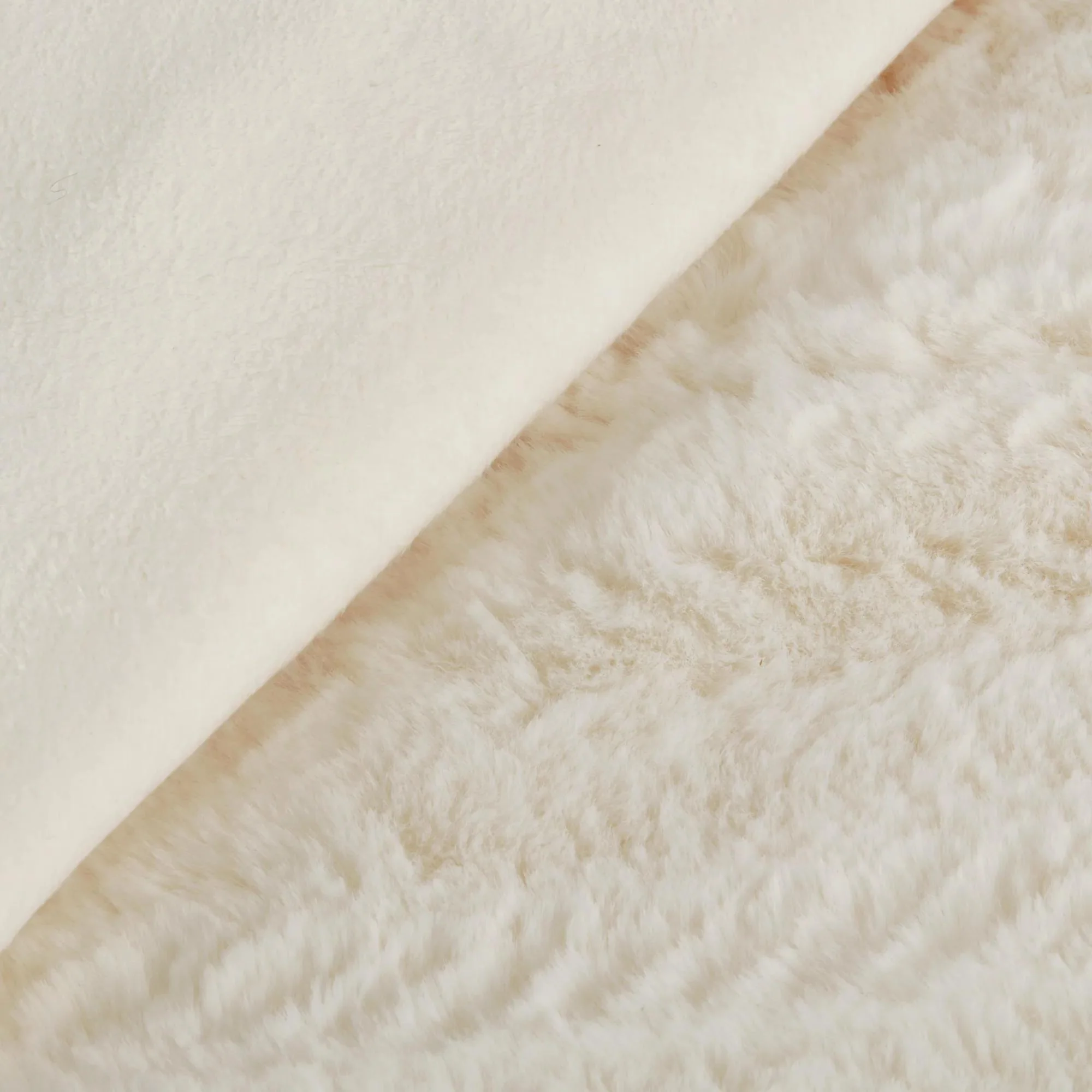 Off White Ellyn Faux Fur Throw - Image 6