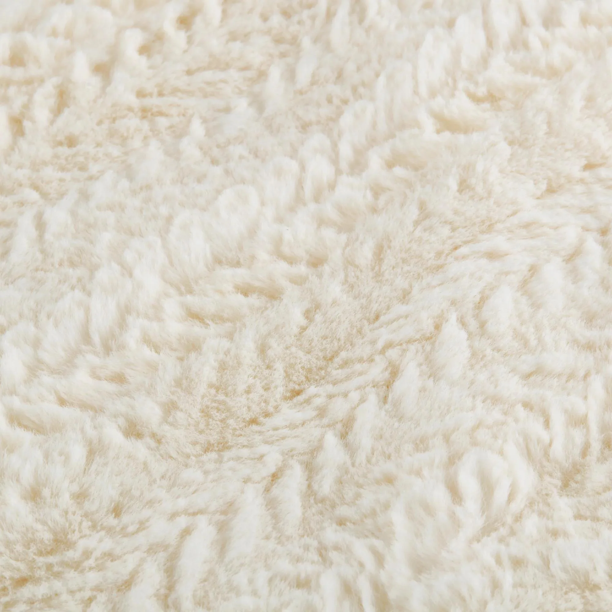 Off White Ellyn Faux Fur Throw - Image 7