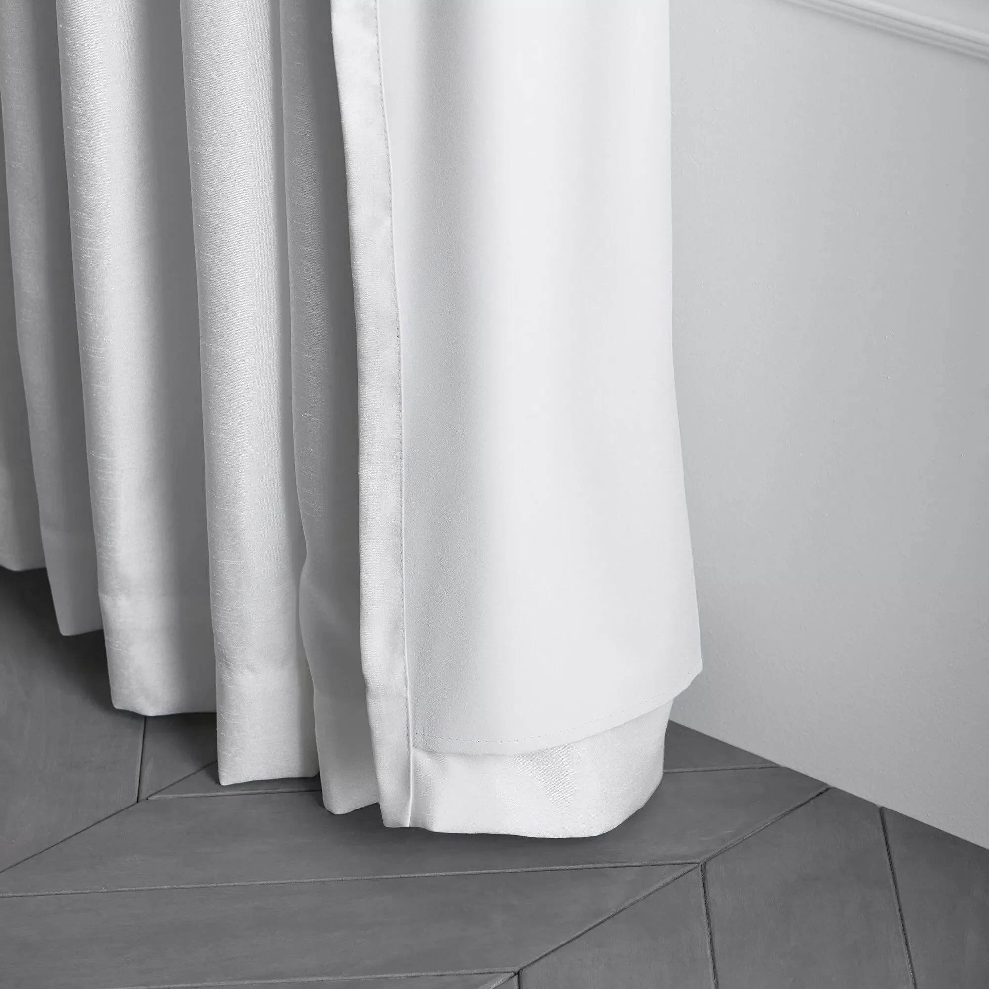 White Empire Blackout Curtain - Image 3