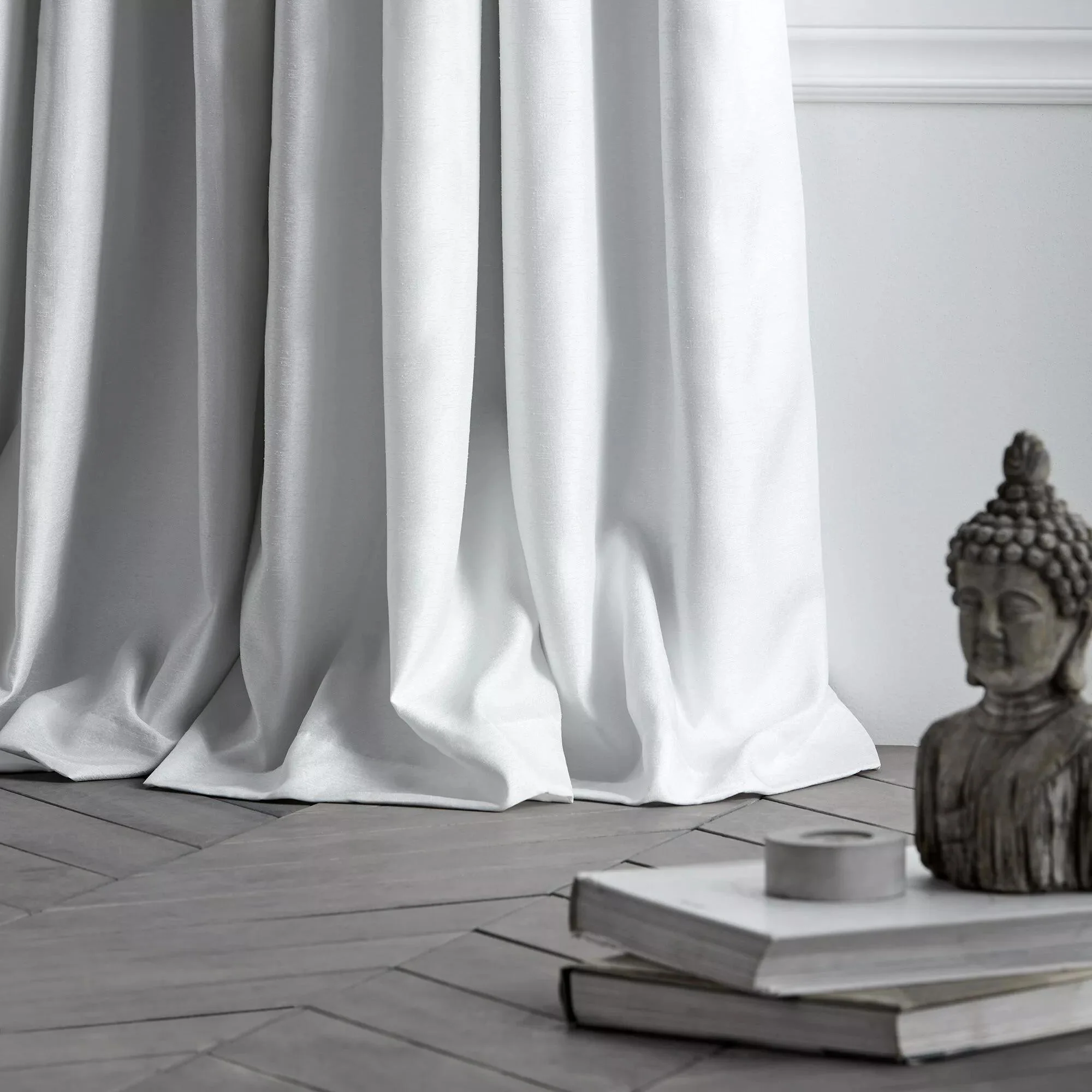 White Empire Blackout Curtain - Image 4