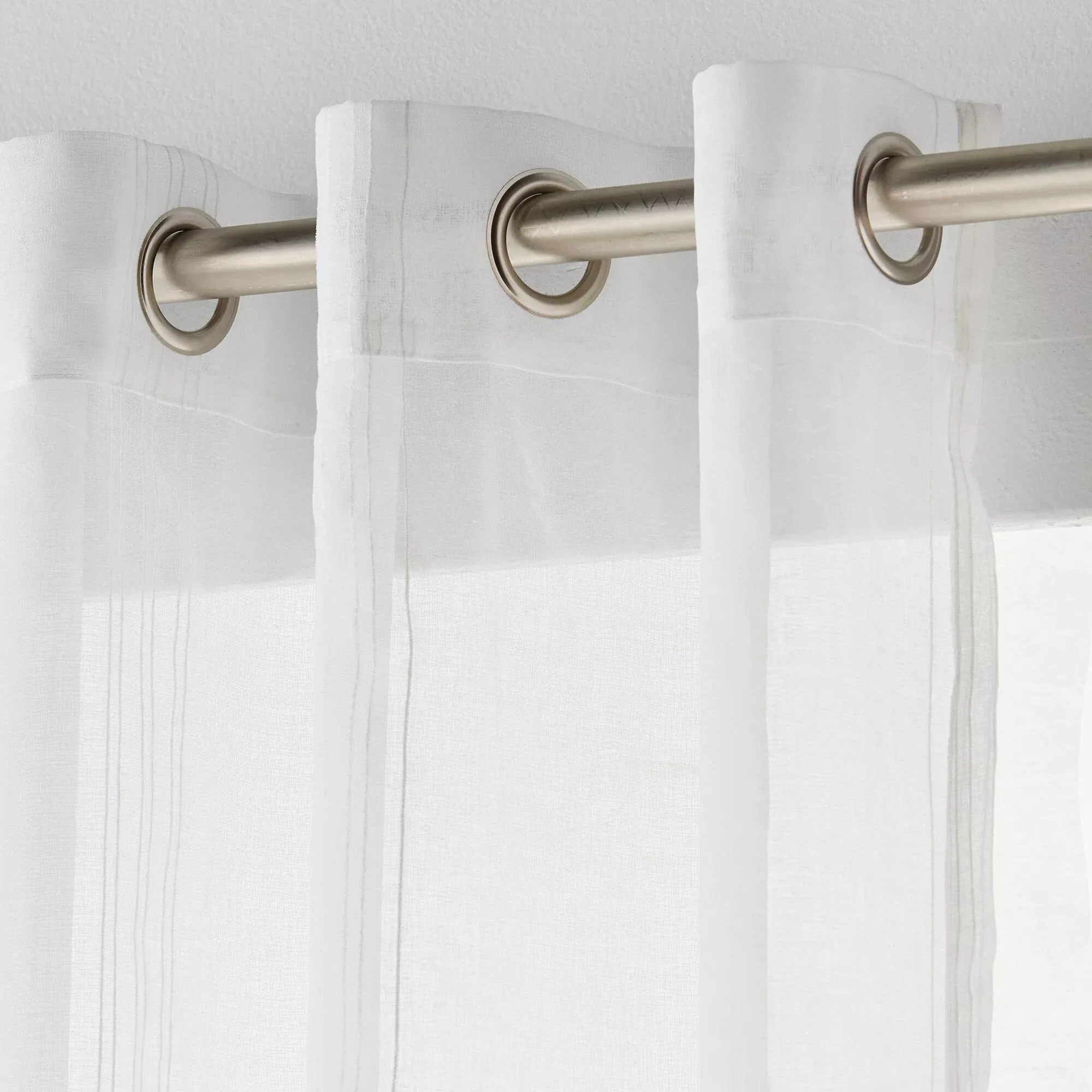 White Gusta Embroidered Curtain - Image 4