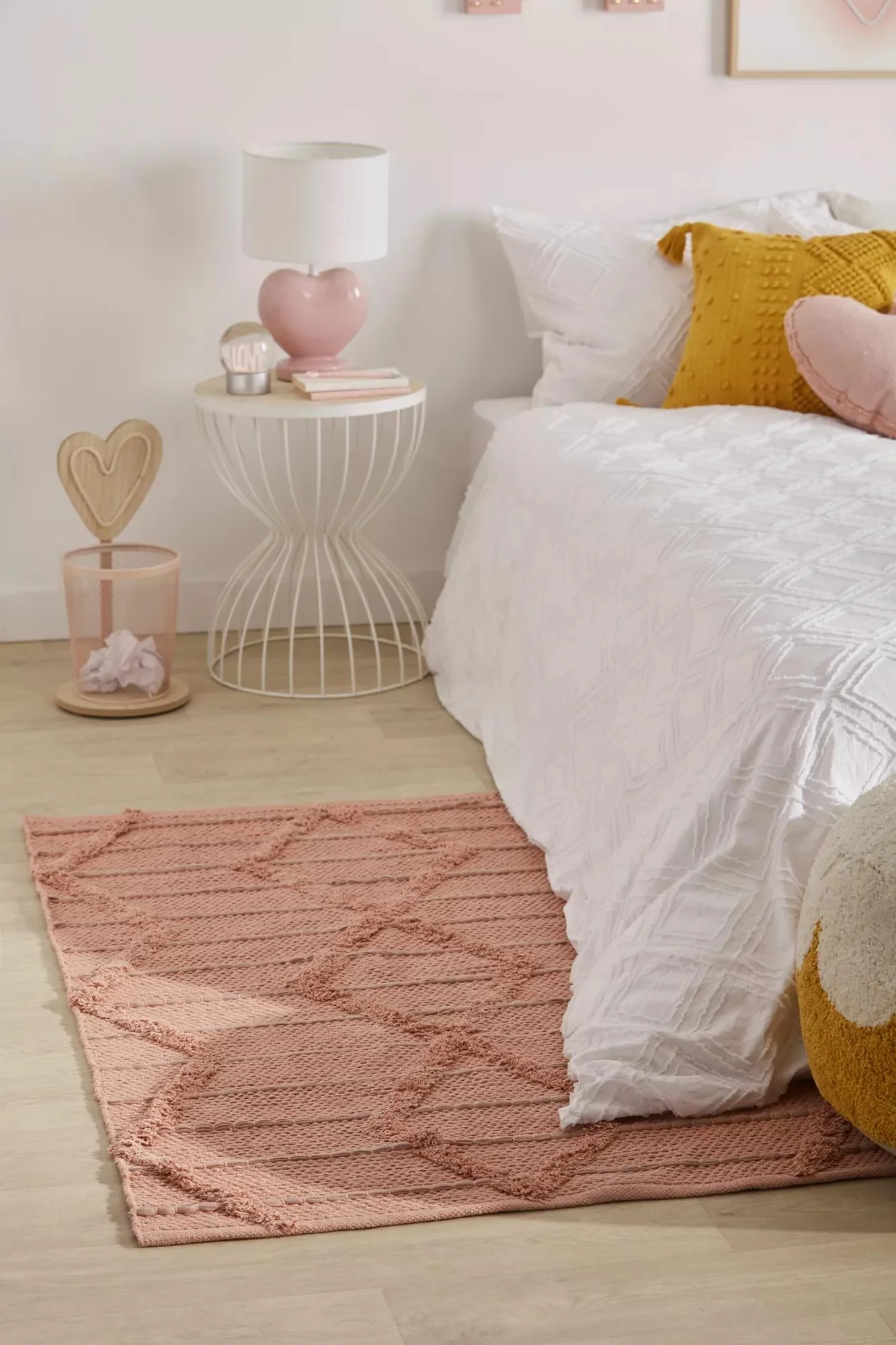 Pink Heart Shaped Table Lamp - Image 9