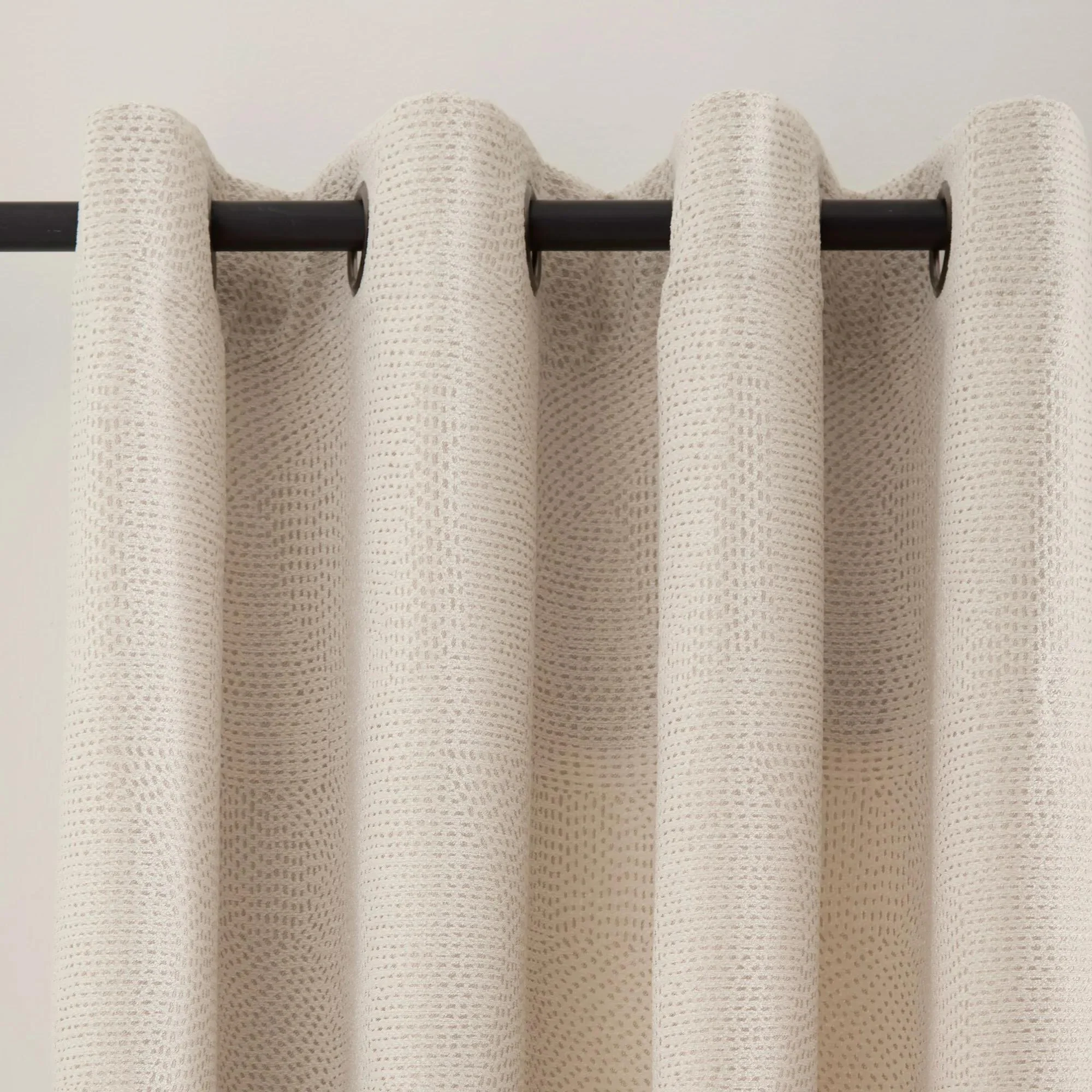Jamie Curtain - Image 2