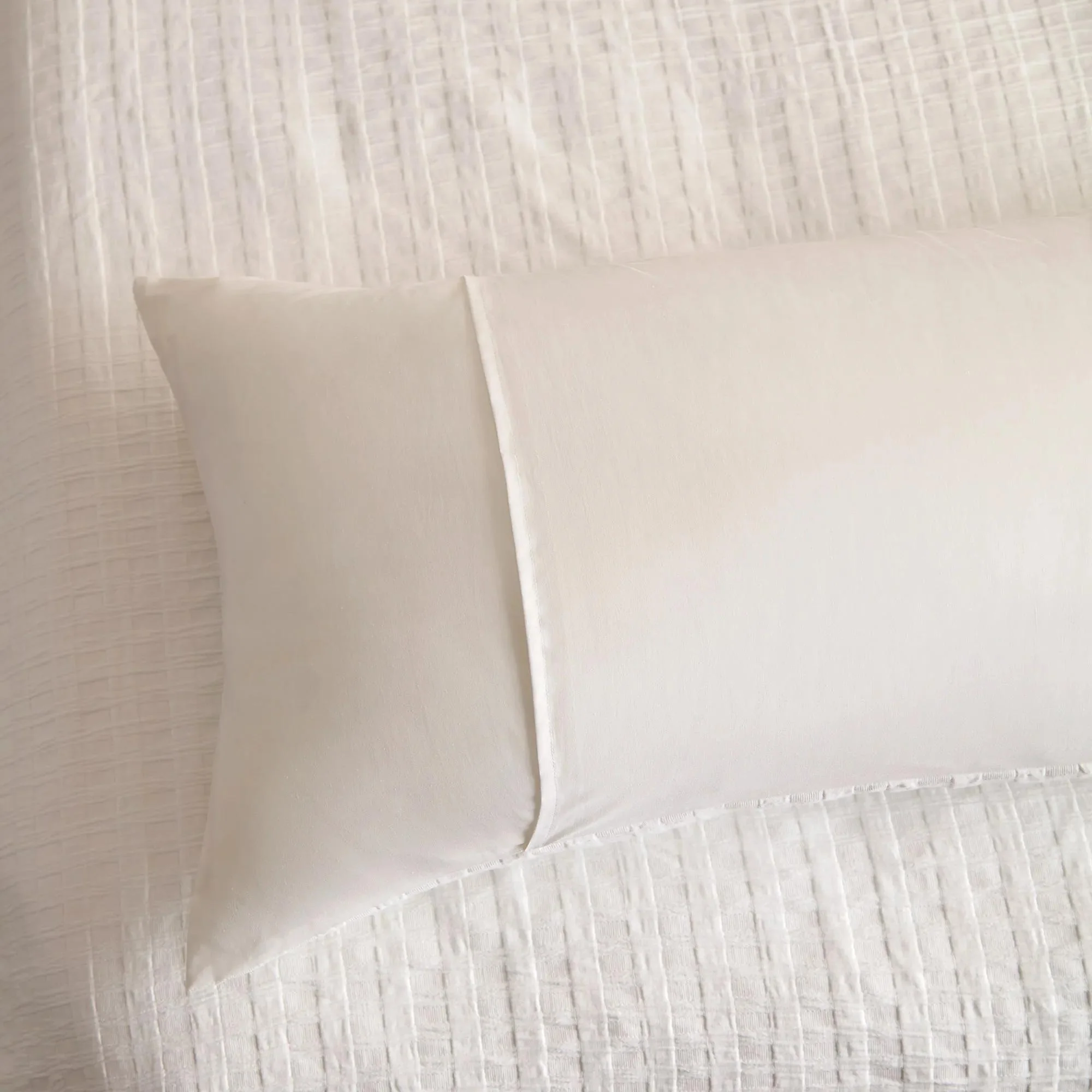 Landie White Duvet Cover Set - Image 3