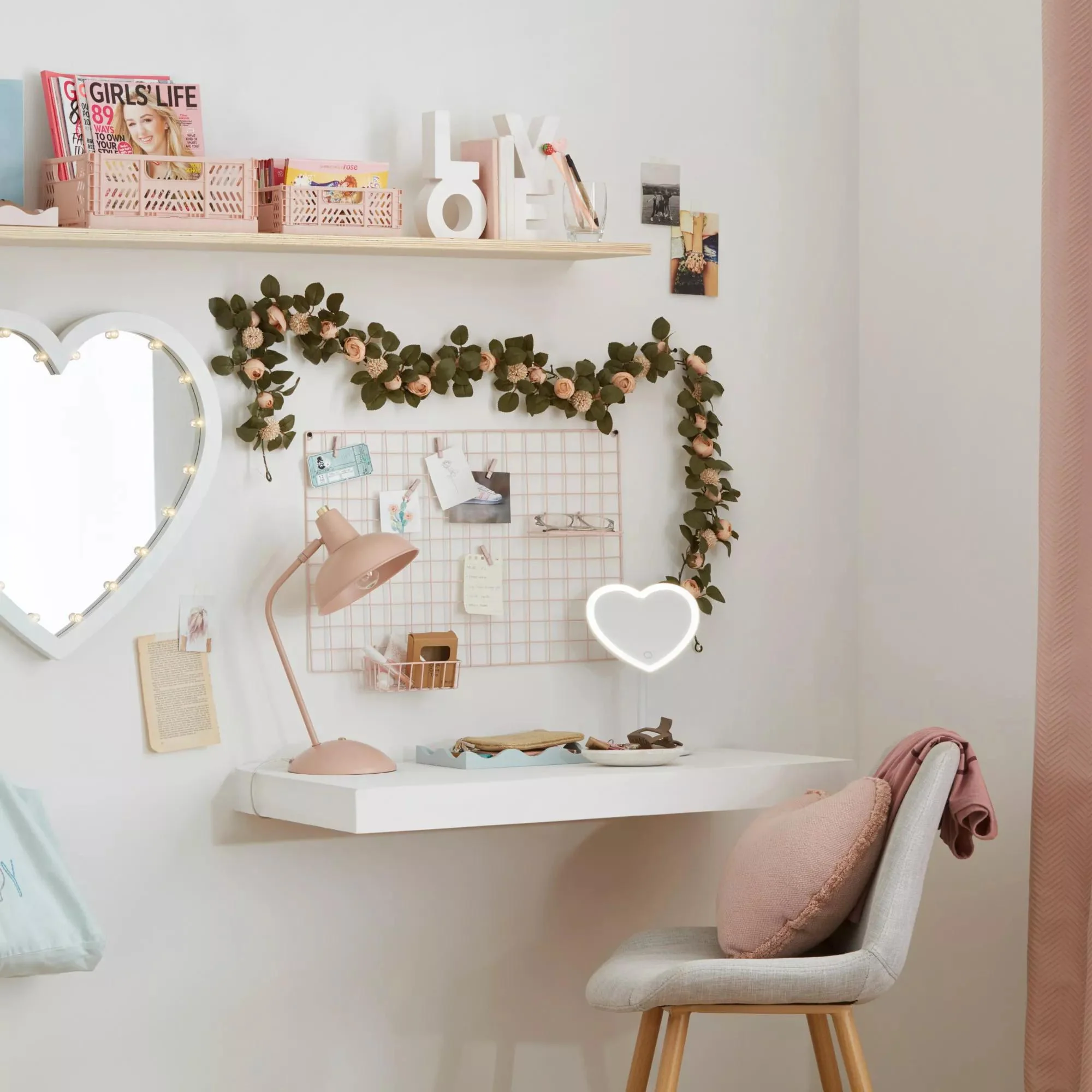 LED Heart-Shaped Table Mirror - Image 9