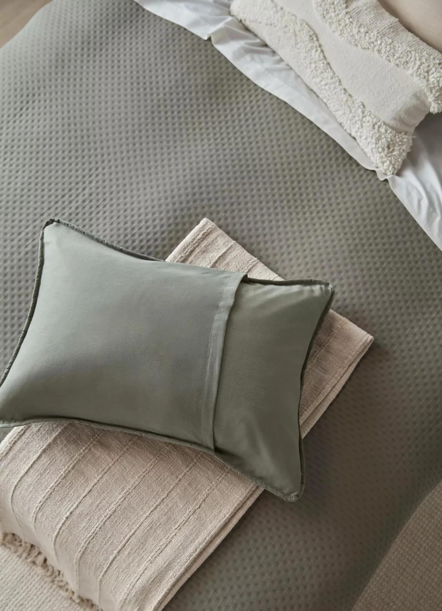 Green Nash Collection - 3-Piece Coverlet Set - Image 4