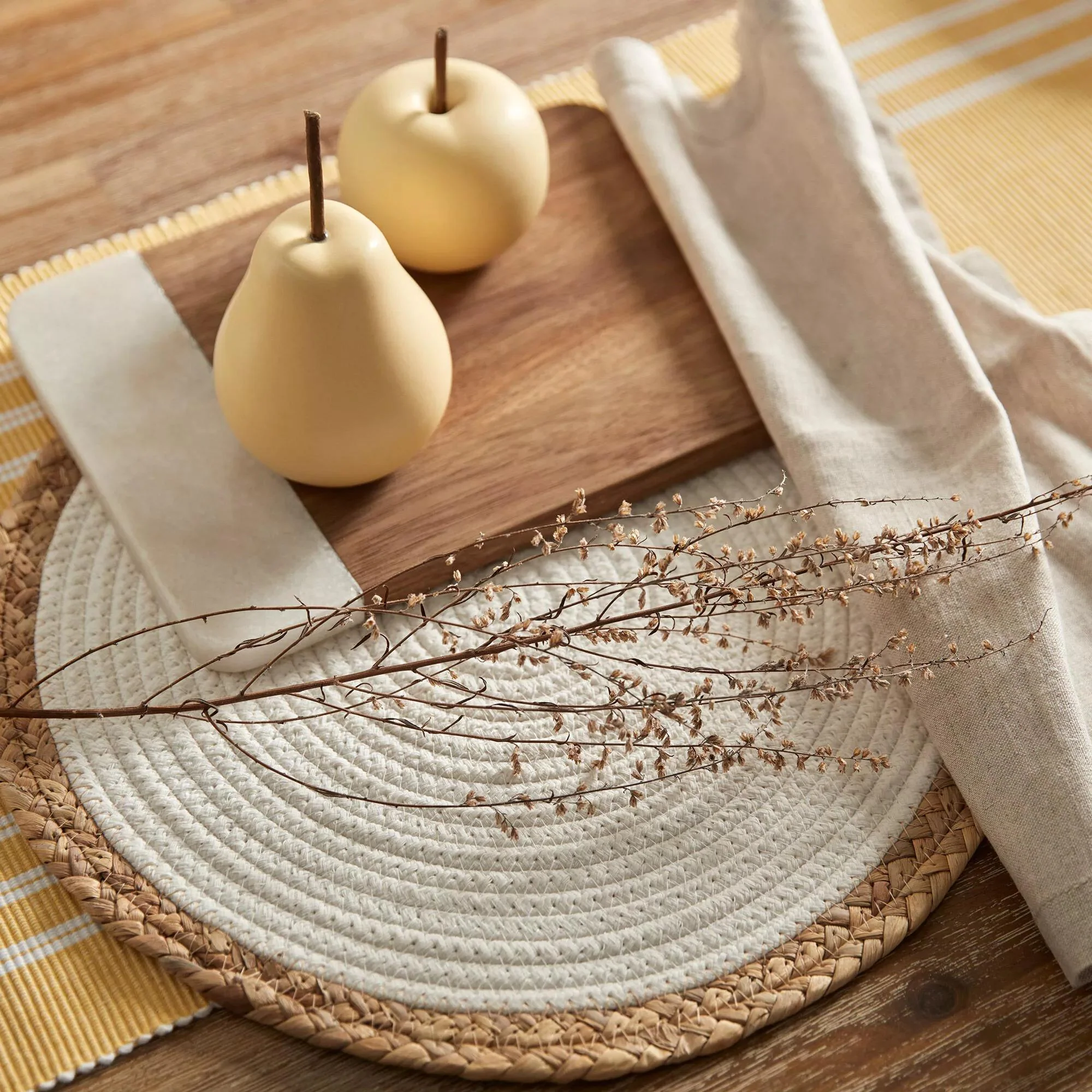 Round Straw Placemat - Image 3