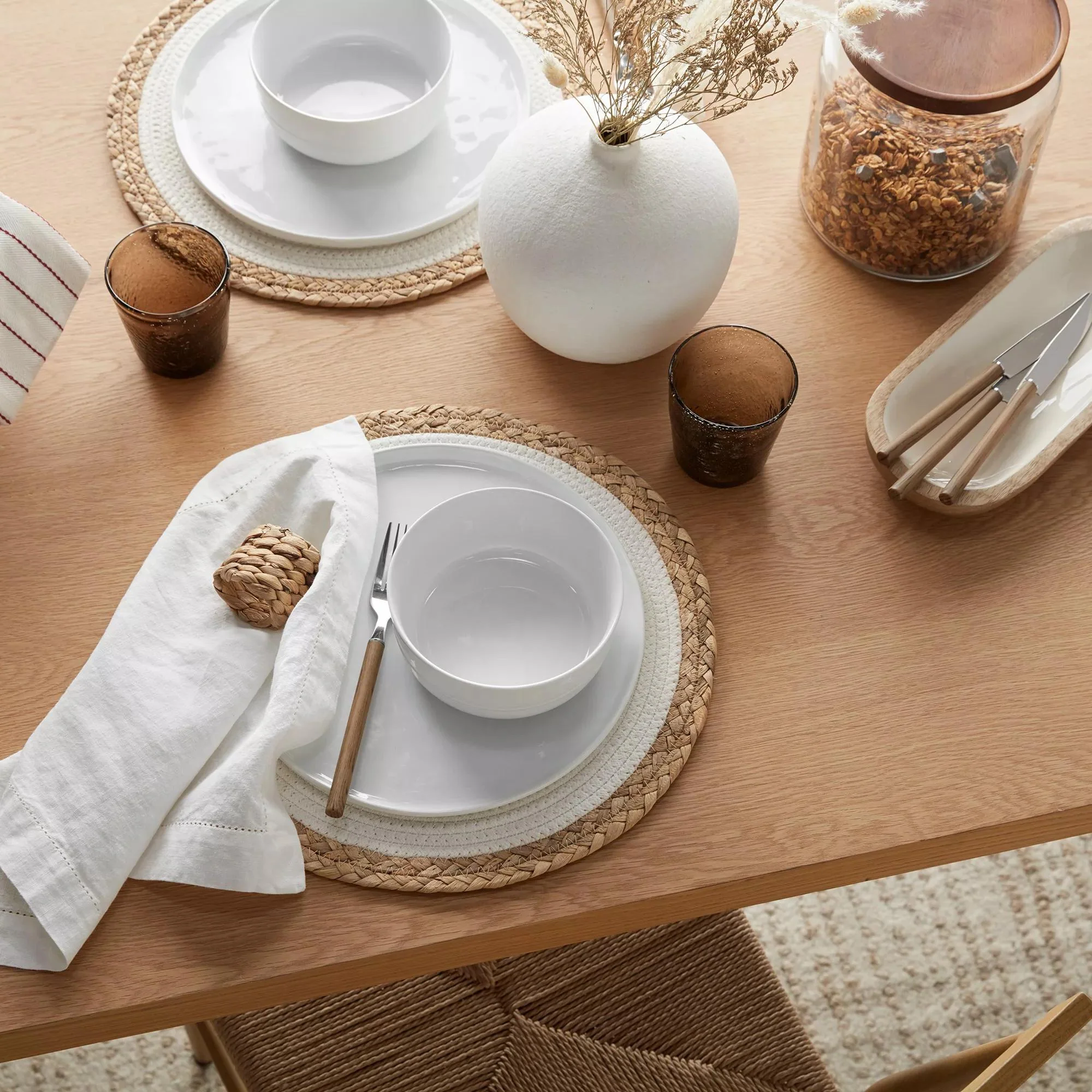 Round Straw Placemat - Image 4