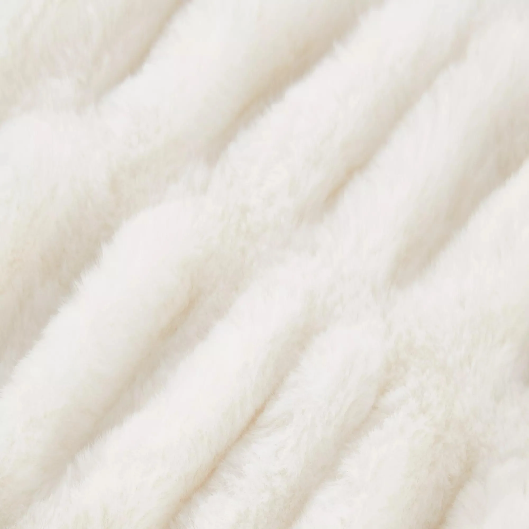 Rushed Plush Throw - Image 3