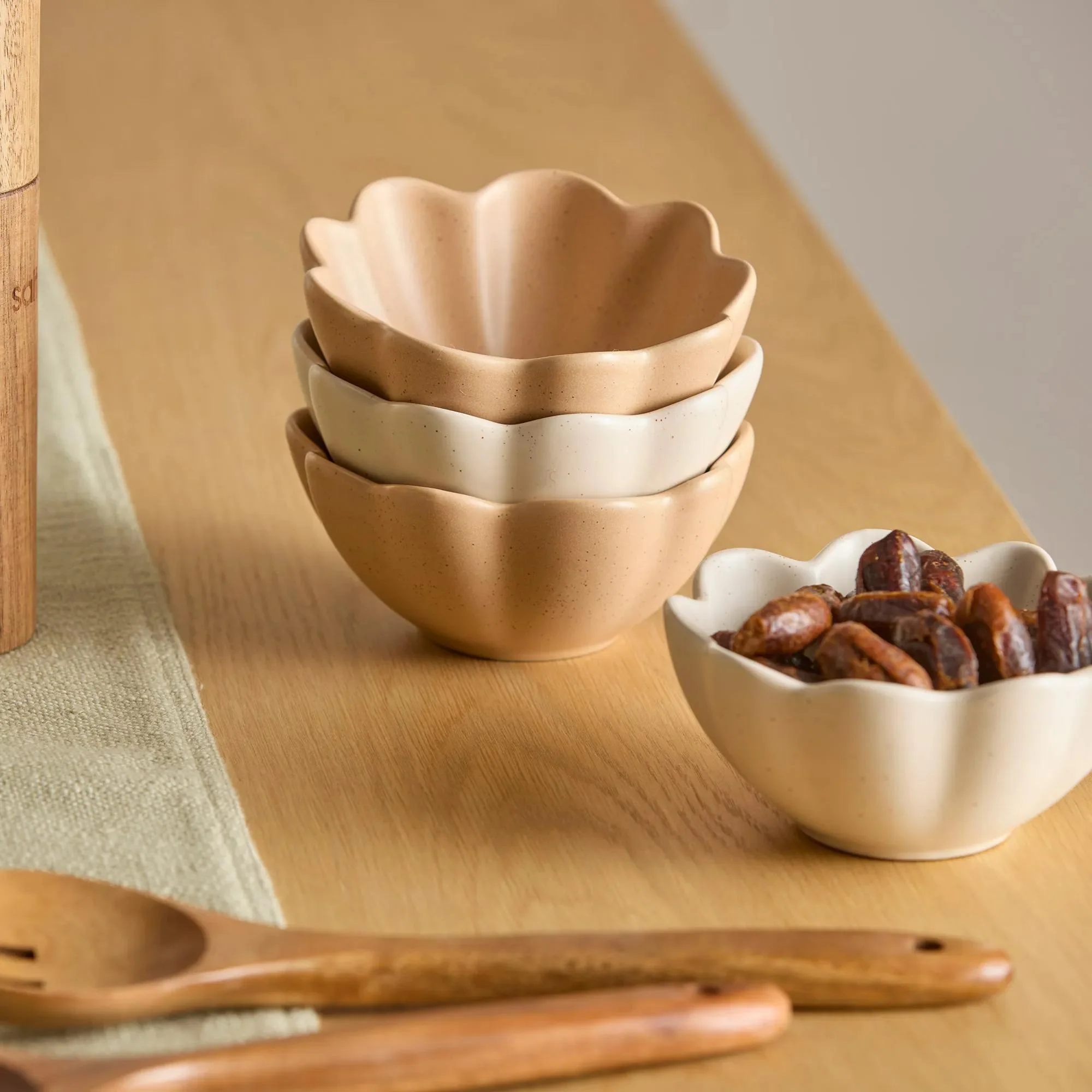 Set of 2 Flower Bowls - Image 3