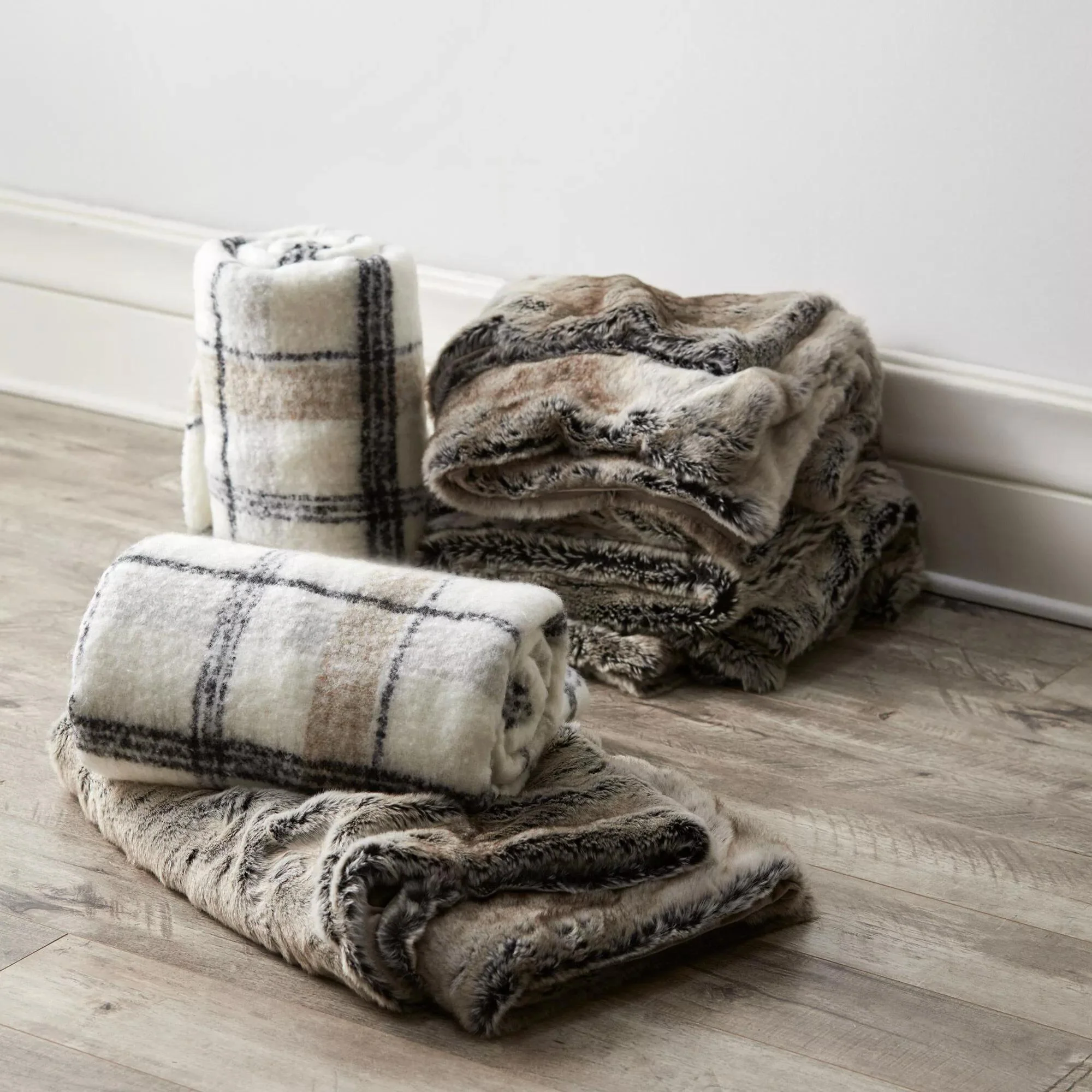 Wolf Faux Fur Throw - Image 3