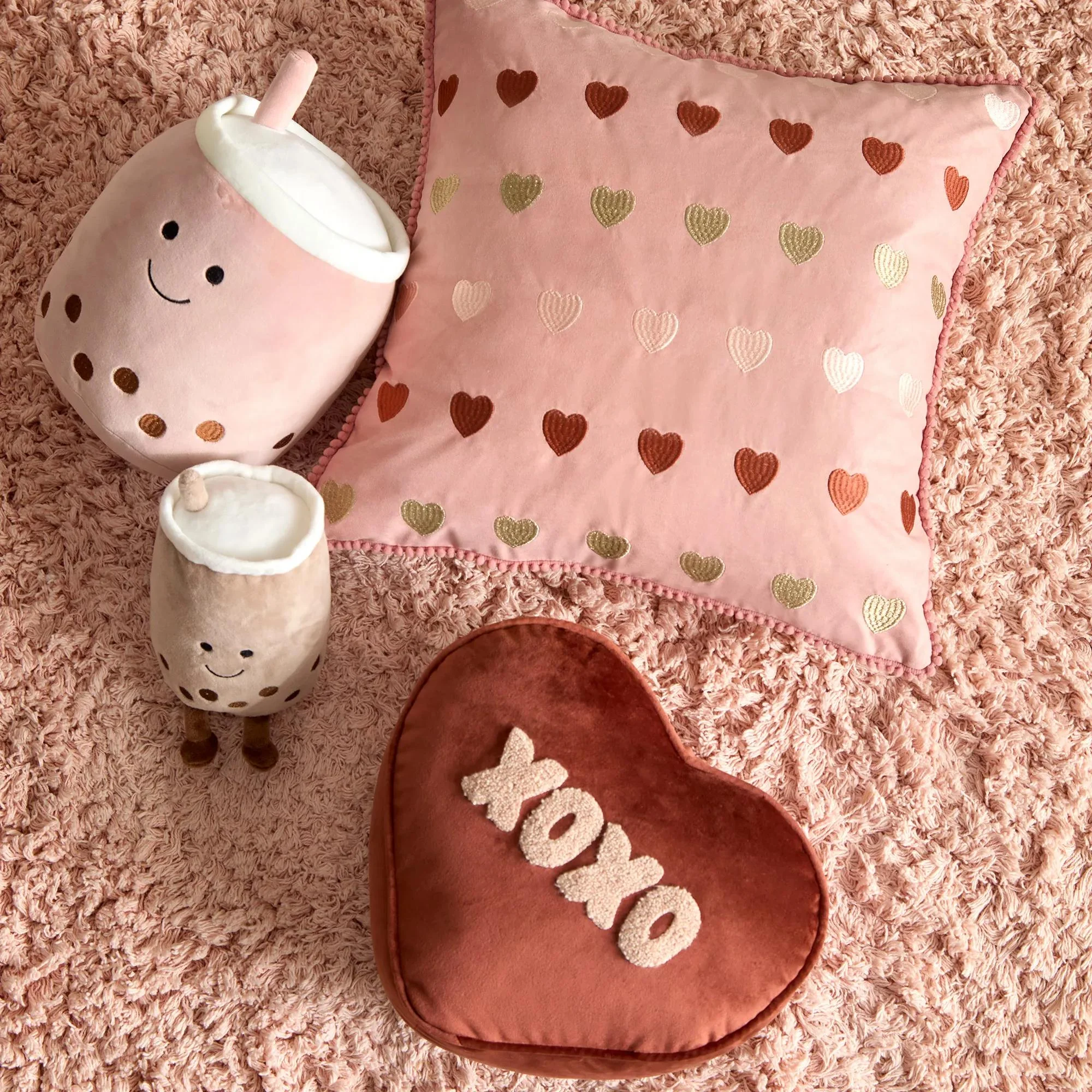 XOXO Decorative Heart Cushion - Image 5